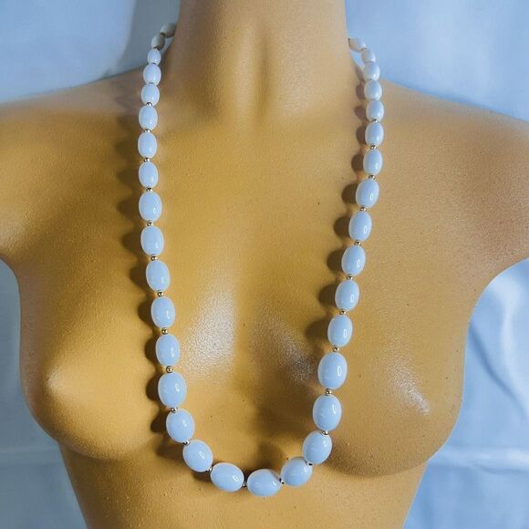 Vintage Monet Necklace White Gold Beaded Beads Strand ￼￼ 28” Gold Clasp 4507 - Picture 2 of 14